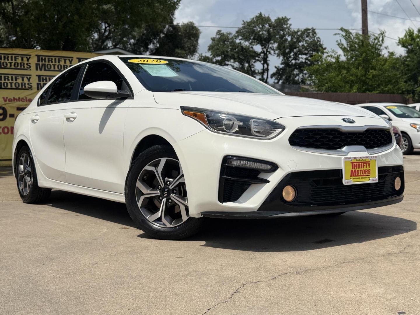 2020 White /GRAY Kia Forte FE 6M (3KPF24AD2LE) with an 2.0L L4 DOHC 16V engine, 6M transmission, located at 16710 Clay Rd., Houston, TX, 77084, (281) 859-7900, 29.834864, -95.656166 - Photo#0