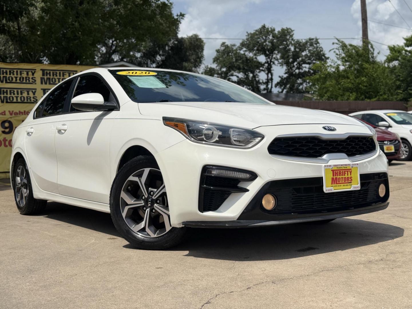 2020 White /GRAY Kia Forte FE 6M (3KPF24AD2LE) with an 2.0L L4 DOHC 16V engine, 6M transmission, located at 16710 Clay Rd., Houston, TX, 77084, (281) 859-7900, 29.834864, -95.656166 - Photo#2