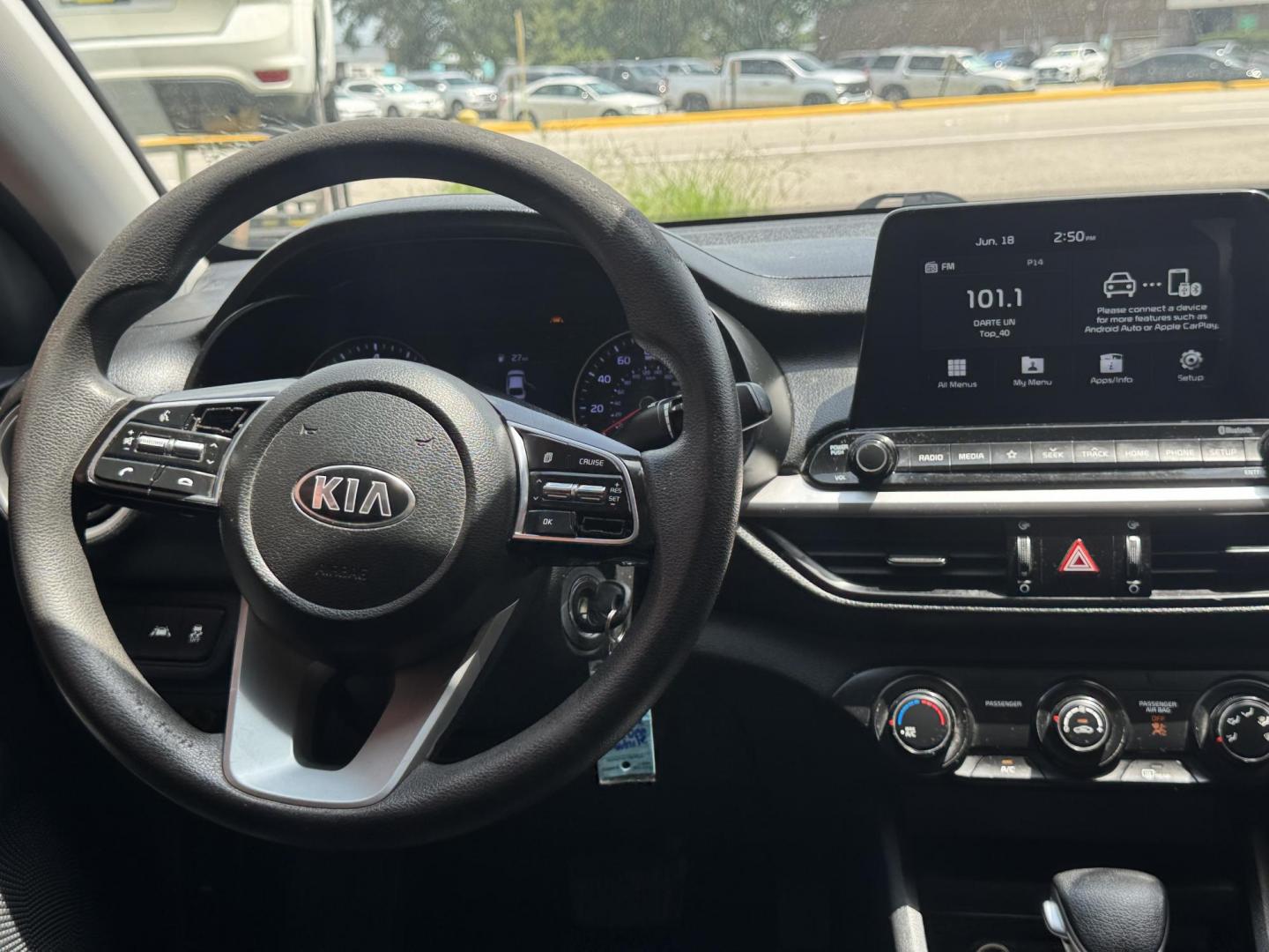 2020 White /GRAY Kia Forte FE 6M (3KPF24AD2LE) with an 2.0L L4 DOHC 16V engine, 6M transmission, located at 16710 Clay Rd., Houston, TX, 77084, (281) 859-7900, 29.834864, -95.656166 - Photo#4