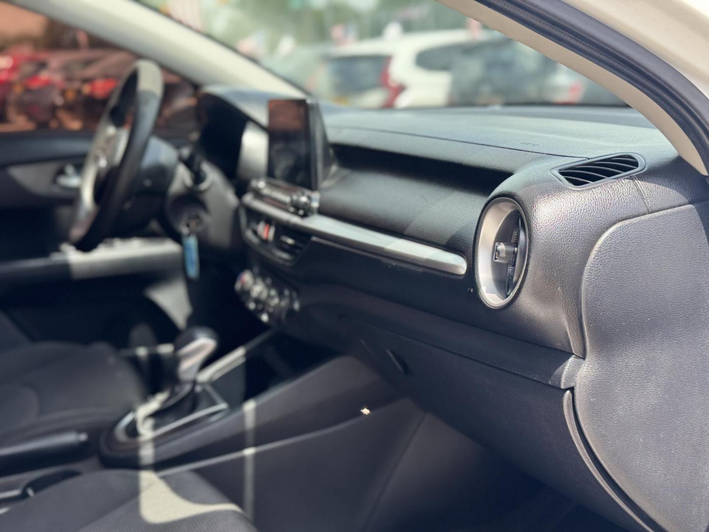 2020 White /GRAY Kia Forte FE 6M (3KPF24AD2LE) with an 2.0L L4 DOHC 16V engine, 6M transmission, located at 16710 Clay Rd., Houston, TX, 77084, (281) 859-7900, 29.834864, -95.656166 - Photo#6