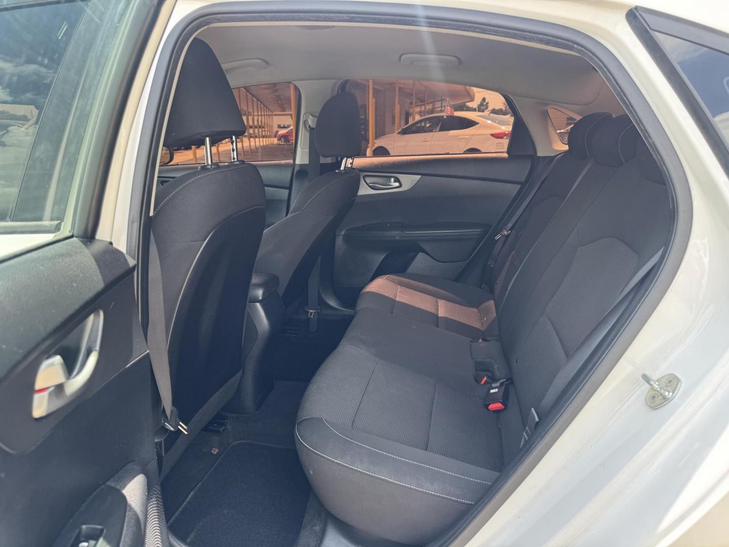 2020 White /GRAY Kia Forte FE 6M (3KPF24AD2LE) with an 2.0L L4 DOHC 16V engine, 6M transmission, located at 16710 Clay Rd., Houston, TX, 77084, (281) 859-7900, 29.834864, -95.656166 - Photo#8