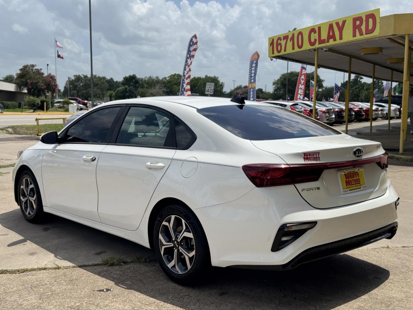 2020 White /GRAY Kia Forte FE 6M (3KPF24AD2LE) with an 2.0L L4 DOHC 16V engine, 6M transmission, located at 16710 Clay Rd., Houston, TX, 77084, (281) 859-7900, 29.834864, -95.656166 - Photo#11