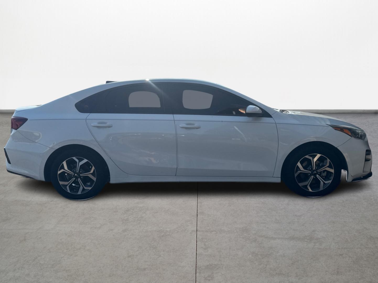 2020 White /GRAY Kia Forte FE 6M (3KPF24AD2LE) with an 2.0L L4 DOHC 16V engine, 6M transmission, located at 16710 Clay Rd., Houston, TX, 77084, (281) 859-7900, 29.834864, -95.656166 - Photo#1