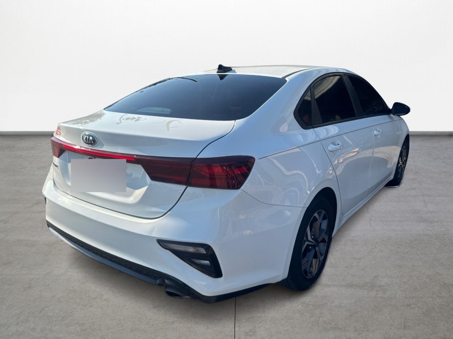 2020 White /GRAY Kia Forte FE 6M (3KPF24AD2LE) with an 2.0L L4 DOHC 16V engine, 6M transmission, located at 16710 Clay Rd., Houston, TX, 77084, (281) 859-7900, 29.834864, -95.656166 - Photo#2