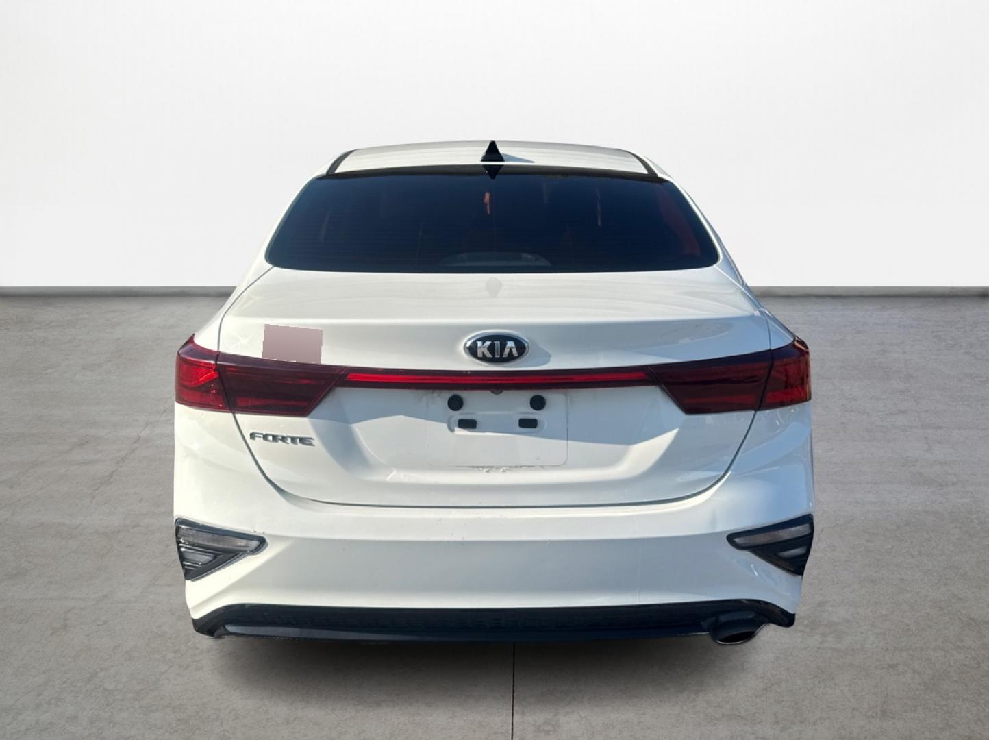 2020 White /GRAY Kia Forte FE 6M (3KPF24AD2LE) with an 2.0L L4 DOHC 16V engine, 6M transmission, located at 16710 Clay Rd., Houston, TX, 77084, (281) 859-7900, 29.834864, -95.656166 - Photo#3