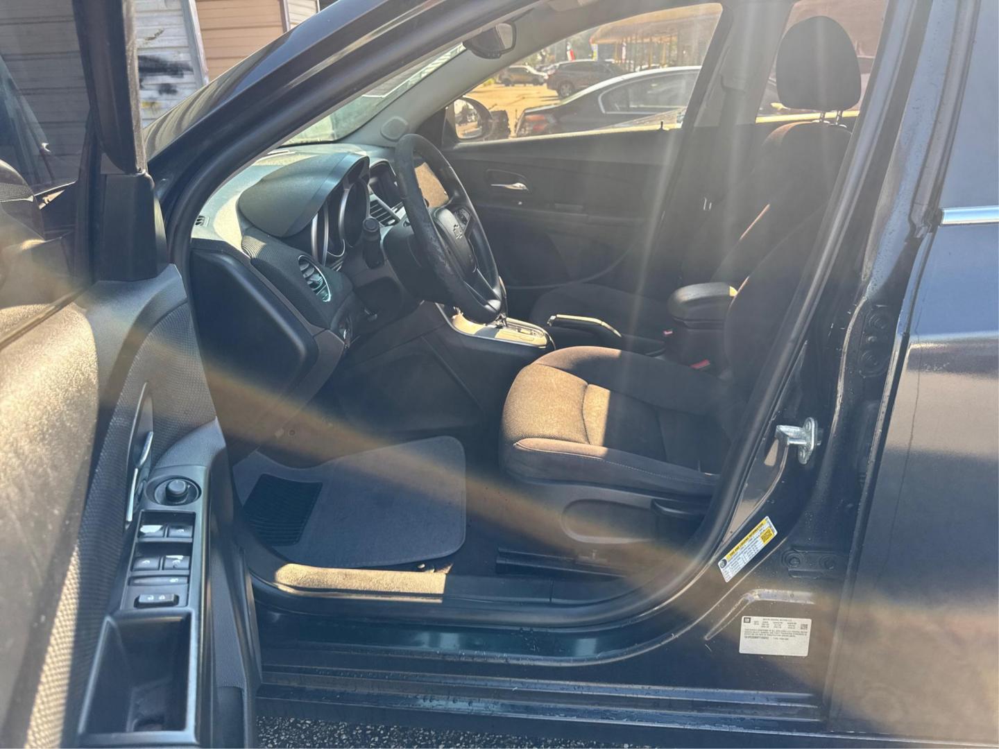 2020 White /GRAY Kia Forte FE 6M (3KPF24AD2LE) with an 2.0L L4 DOHC 16V engine, 6M transmission, located at 16710 Clay Rd., Houston, TX, 77084, (281) 859-7900, 29.834864, -95.656166 - Photo#6