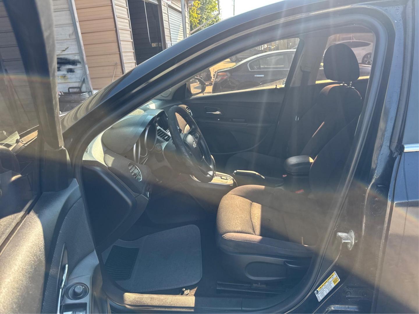 2020 White /GRAY Kia Forte FE 6M (3KPF24AD2LE) with an 2.0L L4 DOHC 16V engine, 6M transmission, located at 16710 Clay Rd., Houston, TX, 77084, (281) 859-7900, 29.834864, -95.656166 - Photo#12