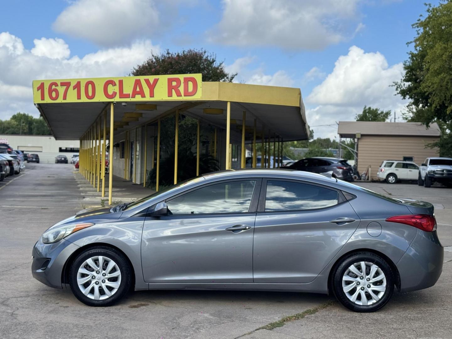 2013 Gray Hyundai Elantra Limited (5NPDH4AE9DH) with an 1.8L L4 DOHC 16V engine, 6-Speed Automatic transmission, located at 16710 Clay Rd., Houston, TX, 77084, (281) 859-7900, 29.834864, -95.656166 - Photo#6