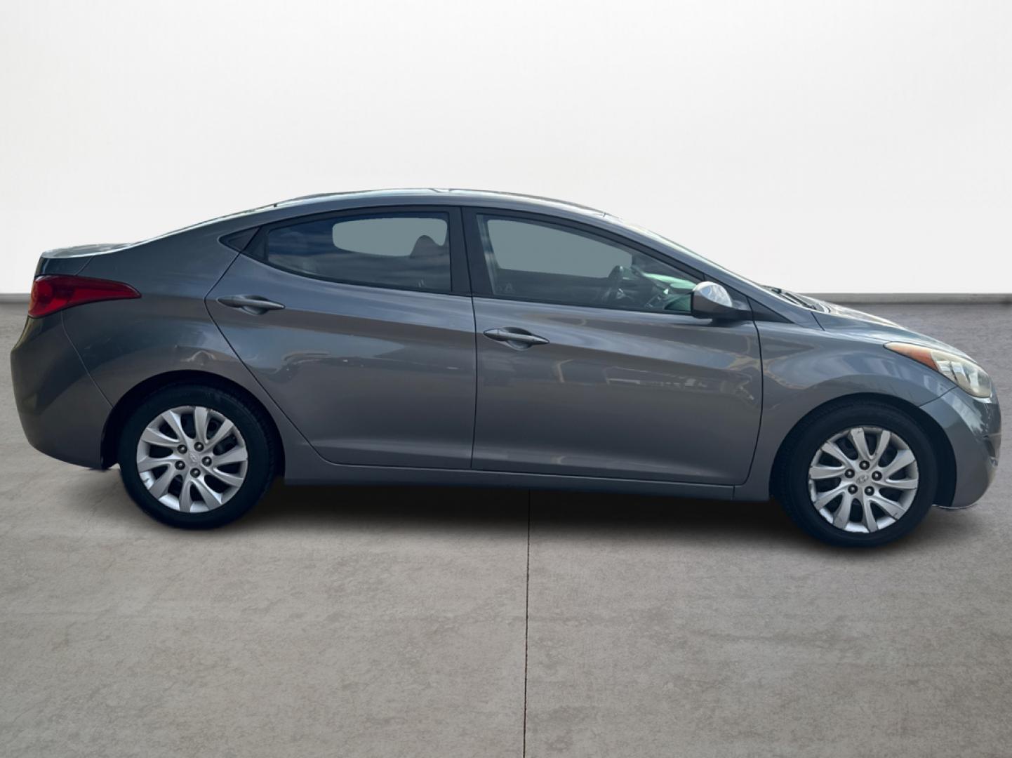 2013 Gray Hyundai Elantra Limited (5NPDH4AE9DH) with an 1.8L L4 DOHC 16V engine, 6-Speed Automatic transmission, located at 16710 Clay Rd., Houston, TX, 77084, (281) 859-7900, 29.834864, -95.656166 - Photo#3