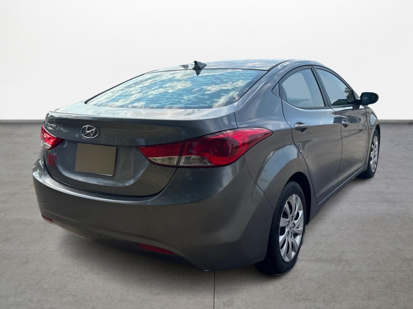 2013 Gray Hyundai Elantra Limited (5NPDH4AE9DH) with an 1.8L L4 DOHC 16V engine, 6-Speed Automatic transmission, located at 16710 Clay Rd., Houston, TX, 77084, (281) 859-7900, 29.834864, -95.656166 - Photo#4