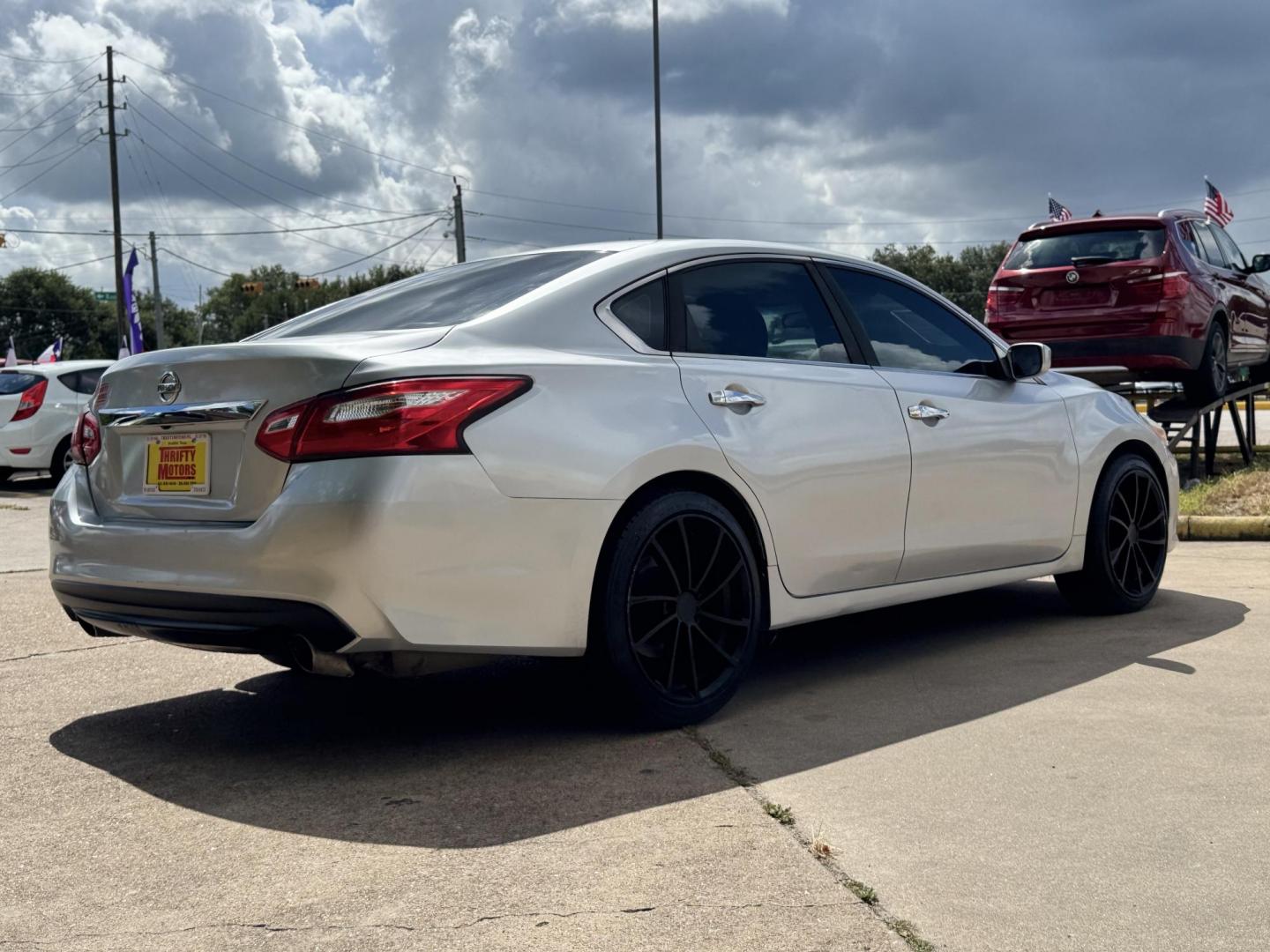 2016 Silver /gray Nissan Altima 2.5 SL (1N4AL3AP5GC) with an 2.5L L4 DOHC 16V engine, CVT transmission, located at 16710 Clay Rd., Houston, TX, 77084, (281) 859-7900, 29.834864, -95.656166 - Photo#1