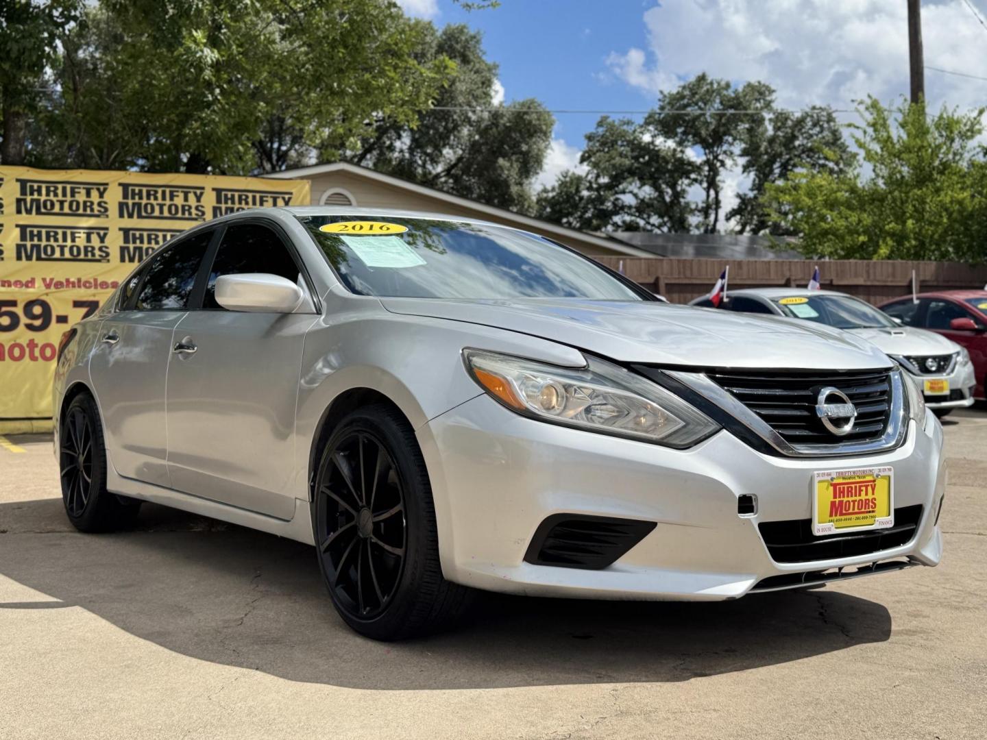 2016 Silver /gray Nissan Altima 2.5 SL (1N4AL3AP5GC) with an 2.5L L4 DOHC 16V engine, CVT transmission, located at 16710 Clay Rd., Houston, TX, 77084, (281) 859-7900, 29.834864, -95.656166 - Photo#0