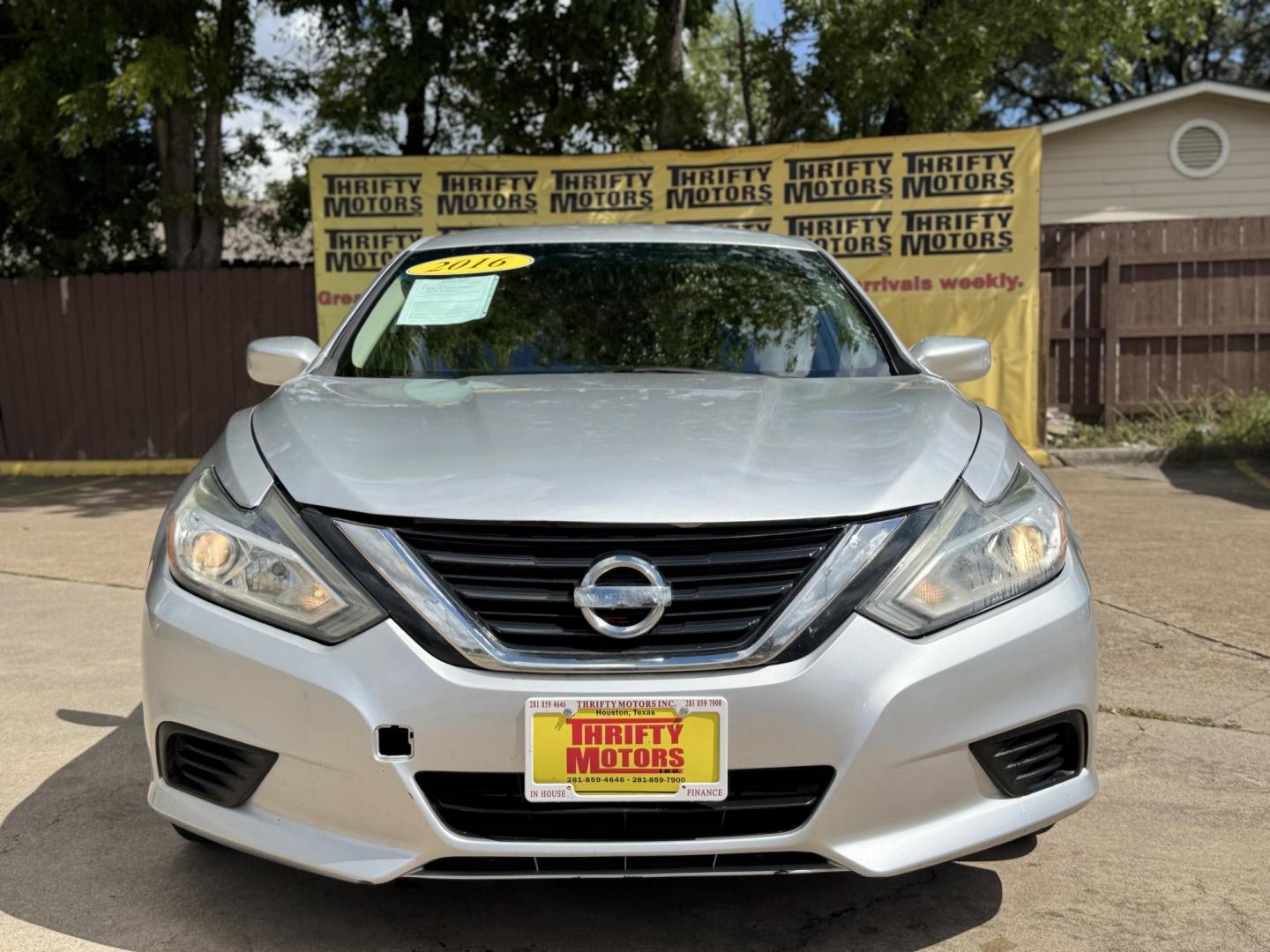 2016 Silver /gray Nissan Altima 2.5 SL (1N4AL3AP5GC) with an 2.5L L4 DOHC 16V engine, CVT transmission, located at 16710 Clay Rd., Houston, TX, 77084, (281) 859-7900, 29.834864, -95.656166 - Photo#3