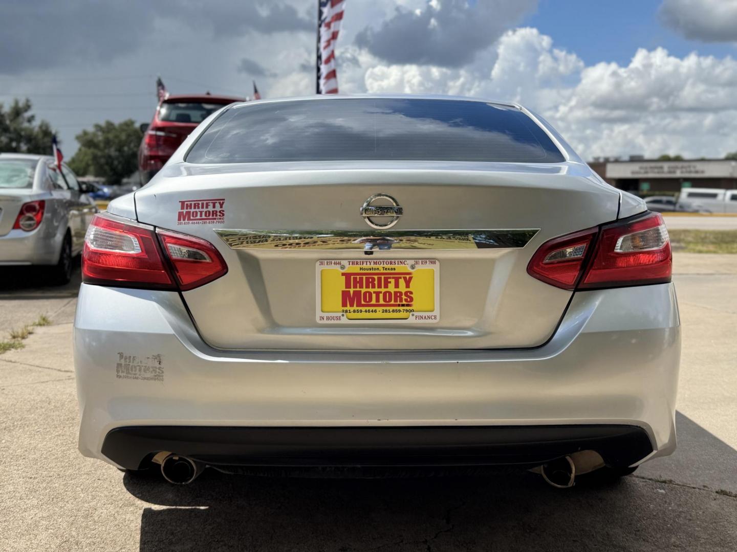 2016 Silver /gray Nissan Altima 2.5 SL (1N4AL3AP5GC) with an 2.5L L4 DOHC 16V engine, CVT transmission, located at 16710 Clay Rd., Houston, TX, 77084, (281) 859-7900, 29.834864, -95.656166 - Photo#4