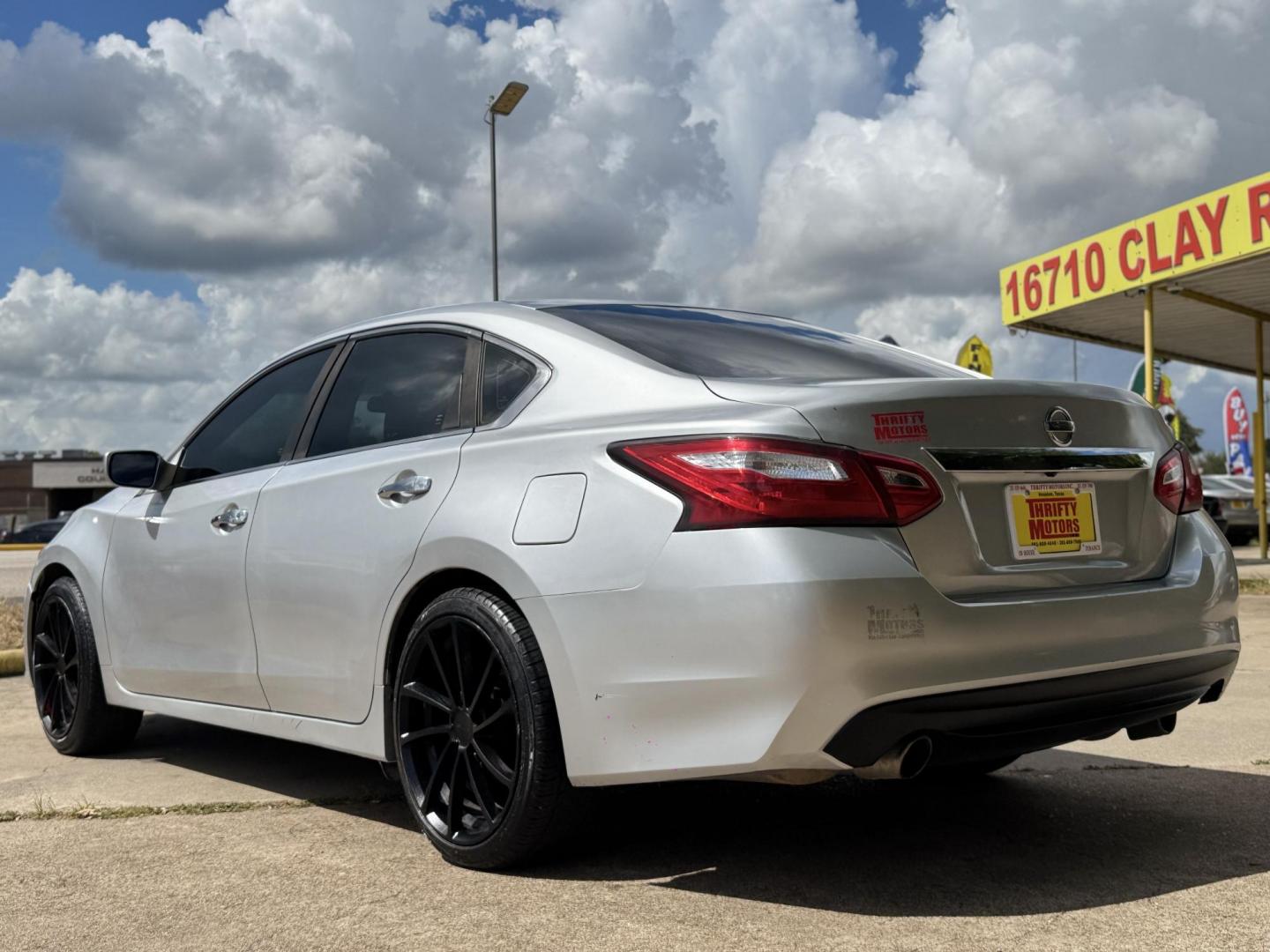 2016 Silver /gray Nissan Altima 2.5 SL (1N4AL3AP5GC) with an 2.5L L4 DOHC 16V engine, CVT transmission, located at 16710 Clay Rd., Houston, TX, 77084, (281) 859-7900, 29.834864, -95.656166 - Photo#7