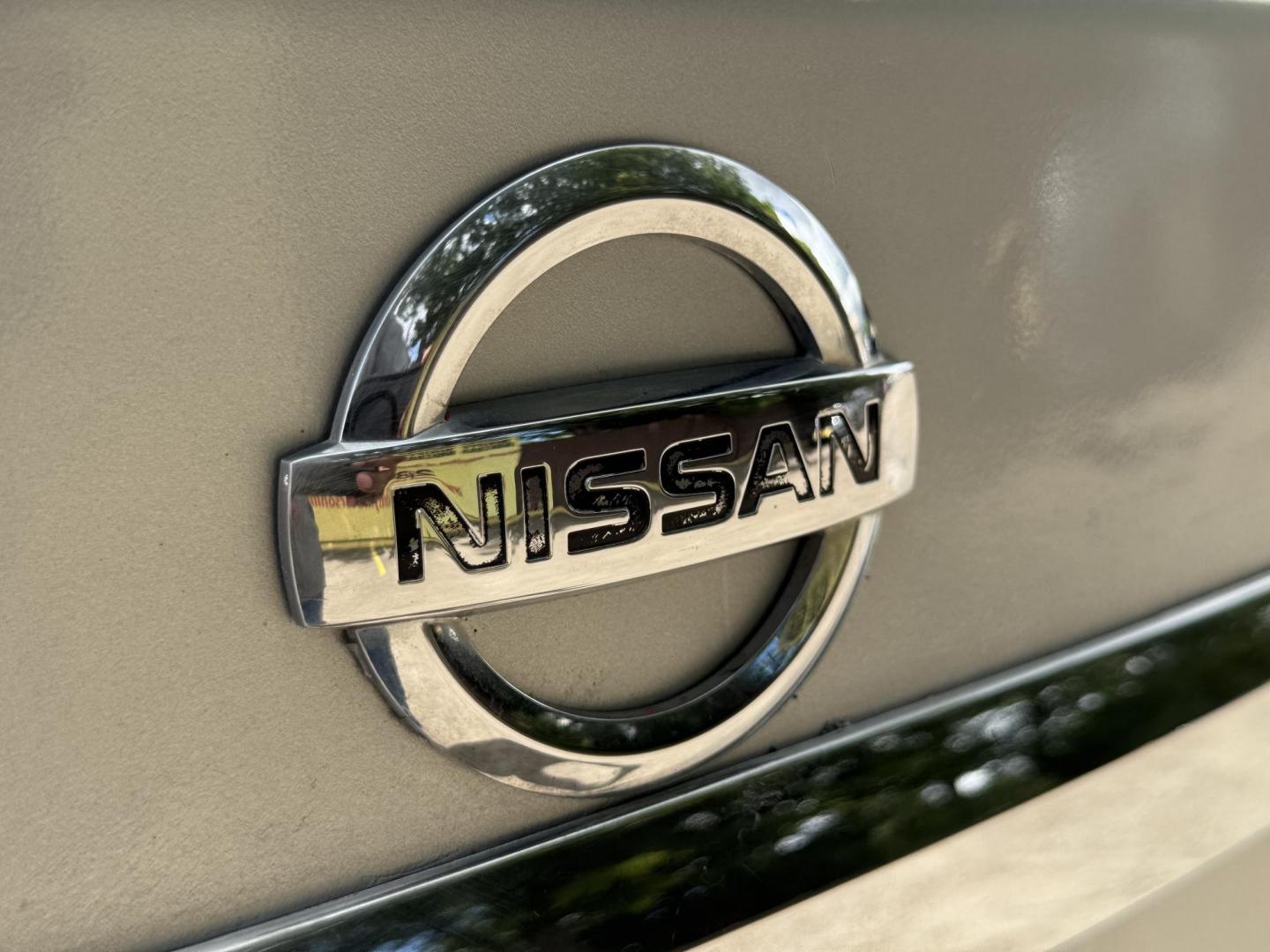 2016 Silver /gray Nissan Altima 2.5 SL (1N4AL3AP5GC) with an 2.5L L4 DOHC 16V engine, CVT transmission, located at 16710 Clay Rd., Houston, TX, 77084, (281) 859-7900, 29.834864, -95.656166 - Photo#11