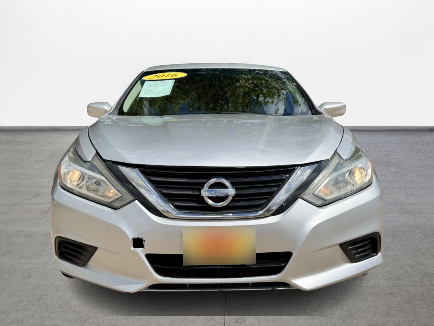 2016 Silver /gray Nissan Altima 2.5 SL (1N4AL3AP5GC) with an 2.5L L4 DOHC 16V engine, CVT transmission, located at 16710 Clay Rd., Houston, TX, 77084, (281) 859-7900, 29.834864, -95.656166 - Photo#0