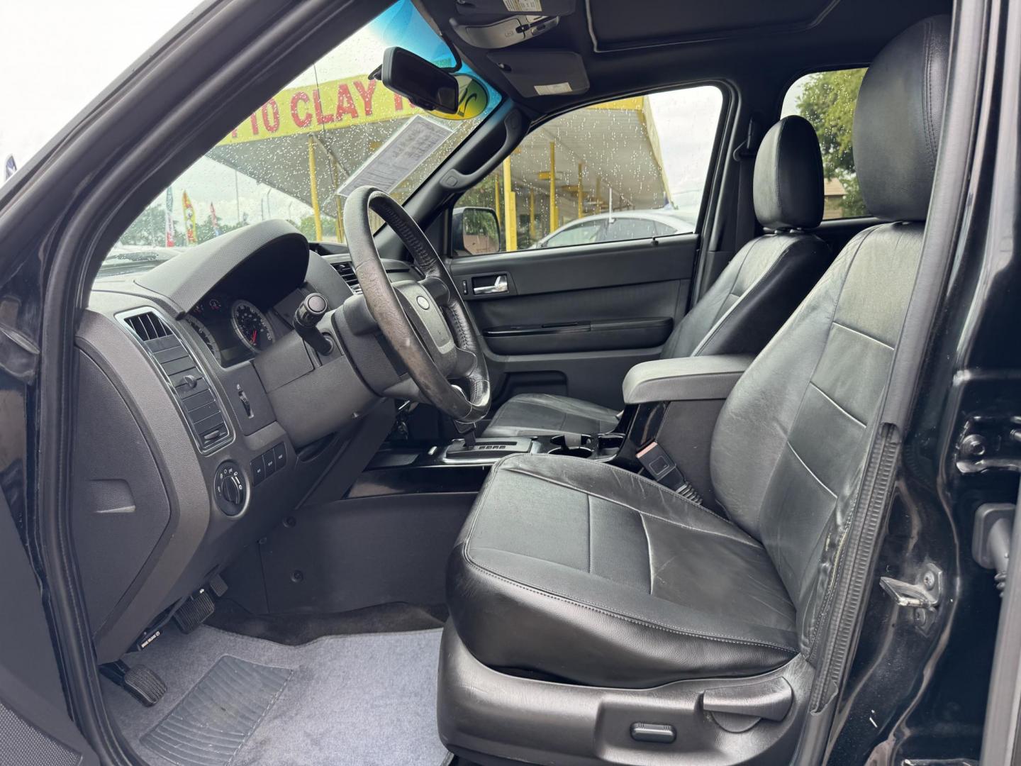2009 Black /black Ford Escape Limited FWD V6 (1FMCU04GX9K) with an 3.0L V6 DOHC 24V engine, 4-Speed Automatic transmission, located at 16710 Clay Rd., Houston, TX, 77084, (281) 859-7900, 29.834864, -95.656166 - Photo#3