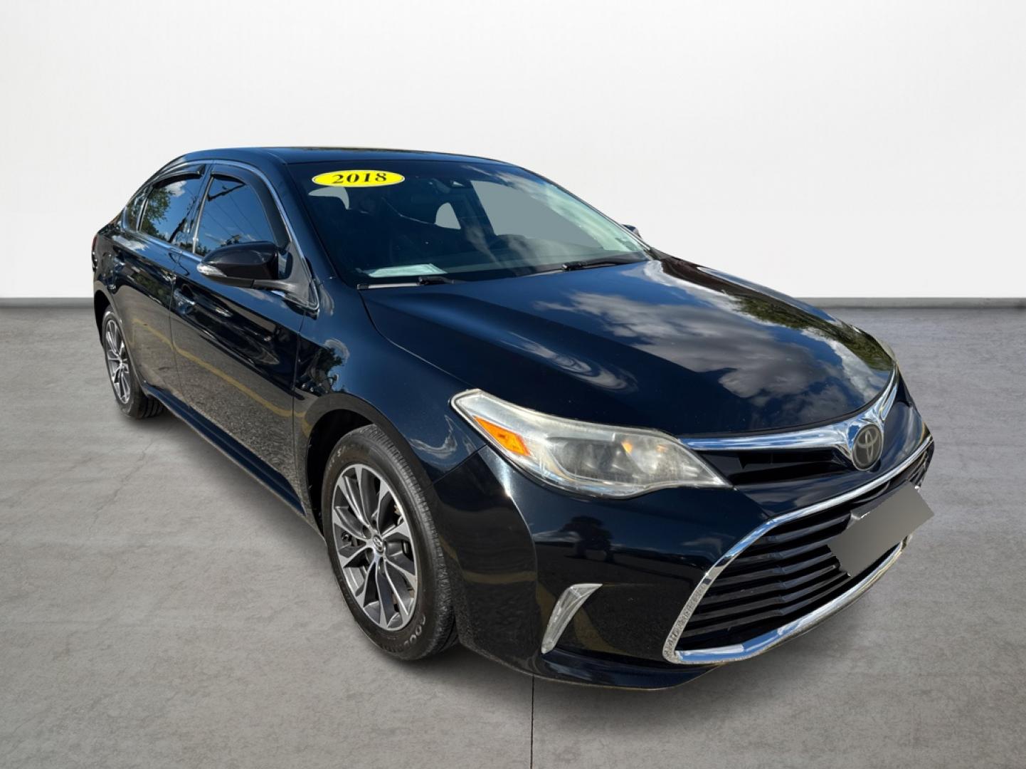 2018 Toyota Avalon XLE (4T1BK1EB2JU) with an 3.5L V6 DOHC 24V engine, 6A transmission, located at 16710 Clay Rd., Houston, TX, 77084, (281) 859-7900, 29.834864, -95.656166 - Photo#0