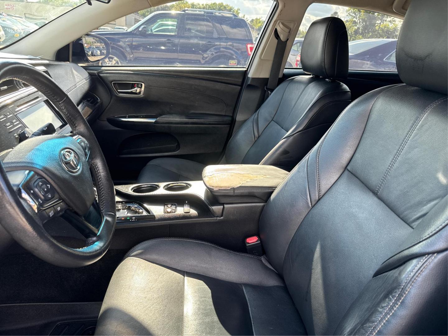 2018 Toyota Avalon XLE (4T1BK1EB2JU) with an 3.5L V6 DOHC 24V engine, 6A transmission, located at 16710 Clay Rd., Houston, TX, 77084, (281) 859-7900, 29.834864, -95.656166 - Photo#6