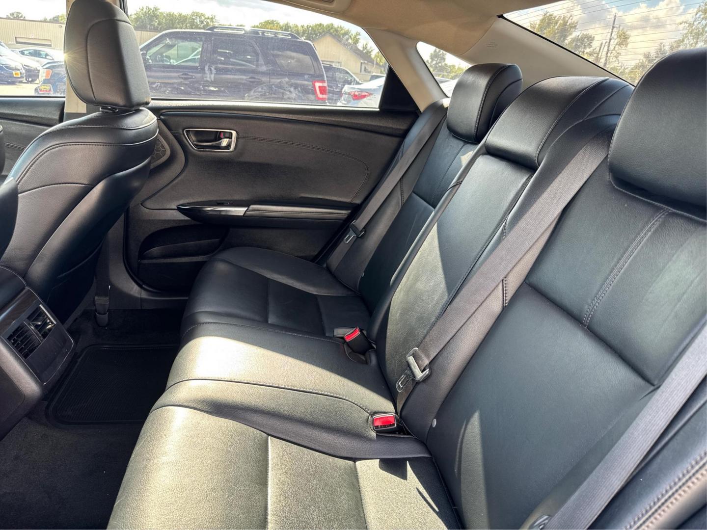 2018 Toyota Avalon XLE (4T1BK1EB2JU) with an 3.5L V6 DOHC 24V engine, 6A transmission, located at 16710 Clay Rd., Houston, TX, 77084, (281) 859-7900, 29.834864, -95.656166 - Photo#7