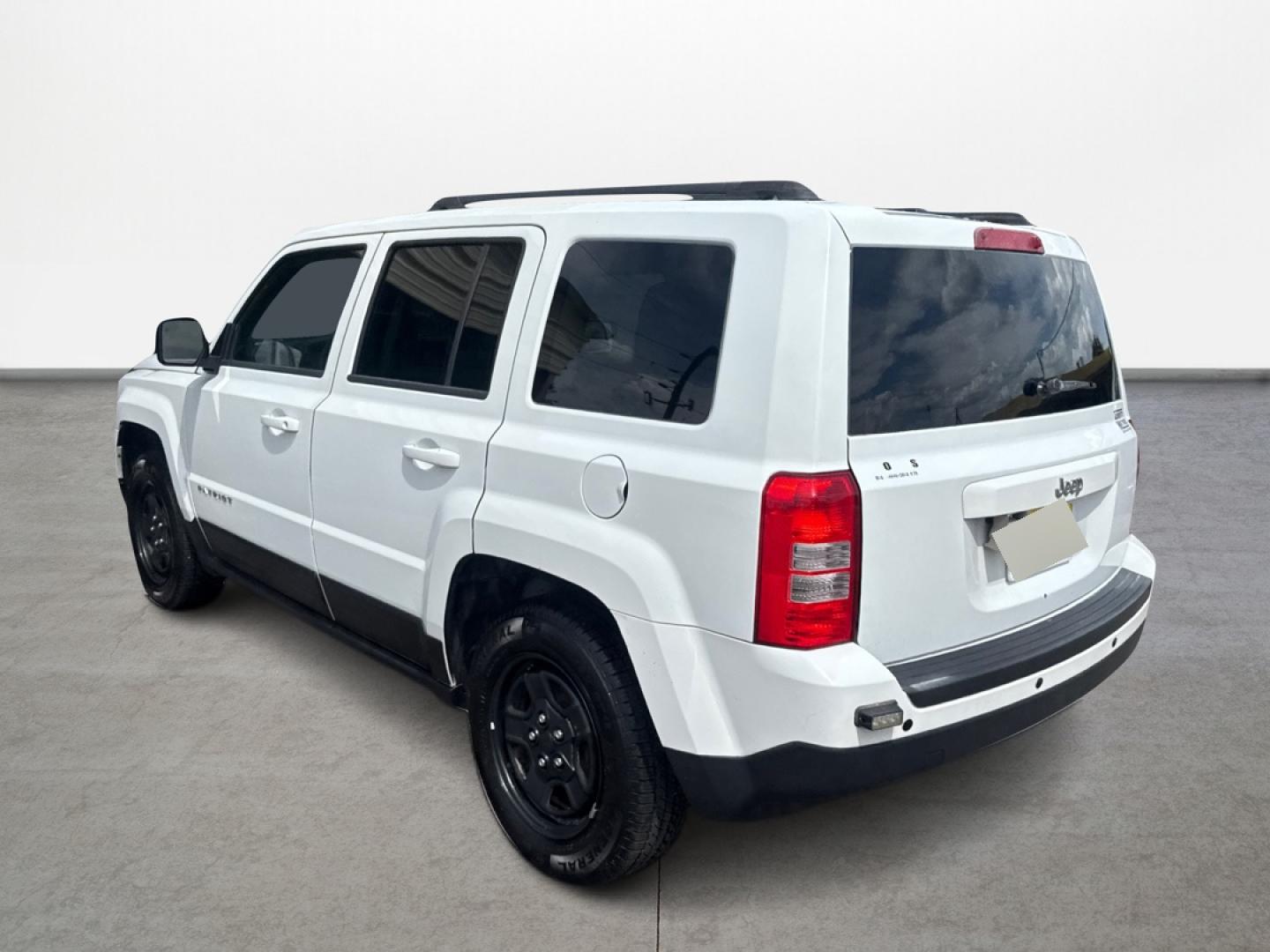 2015 Jeep Patriot Sport 2WD (1C4NJPBB9FD) with an 2.4L L4 DOHC 16V engine, located at 16710 Clay Rd., Houston, TX, 77084, (281) 859-7900, 29.834864, -95.656166 - Photo#4
