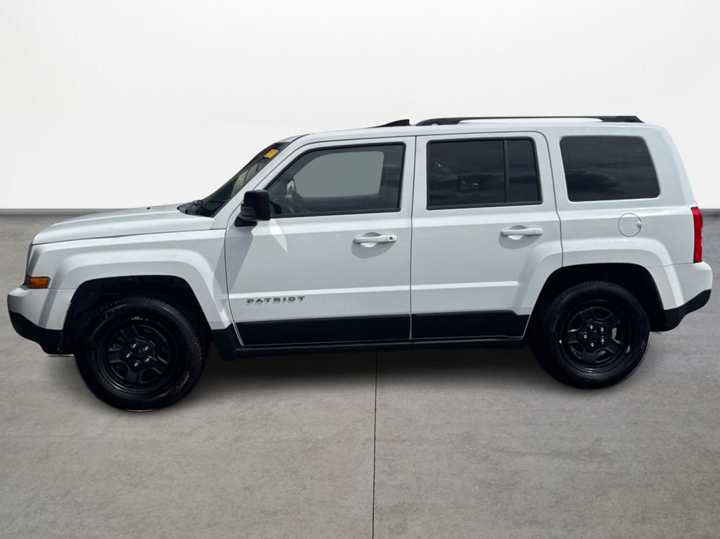 2015 Jeep Patriot Sport 2WD (1C4NJPBB9FD) with an 2.4L L4 DOHC 16V engine, located at 16710 Clay Rd., Houston, TX, 77084, (281) 859-7900, 29.834864, -95.656166 - Photo#5