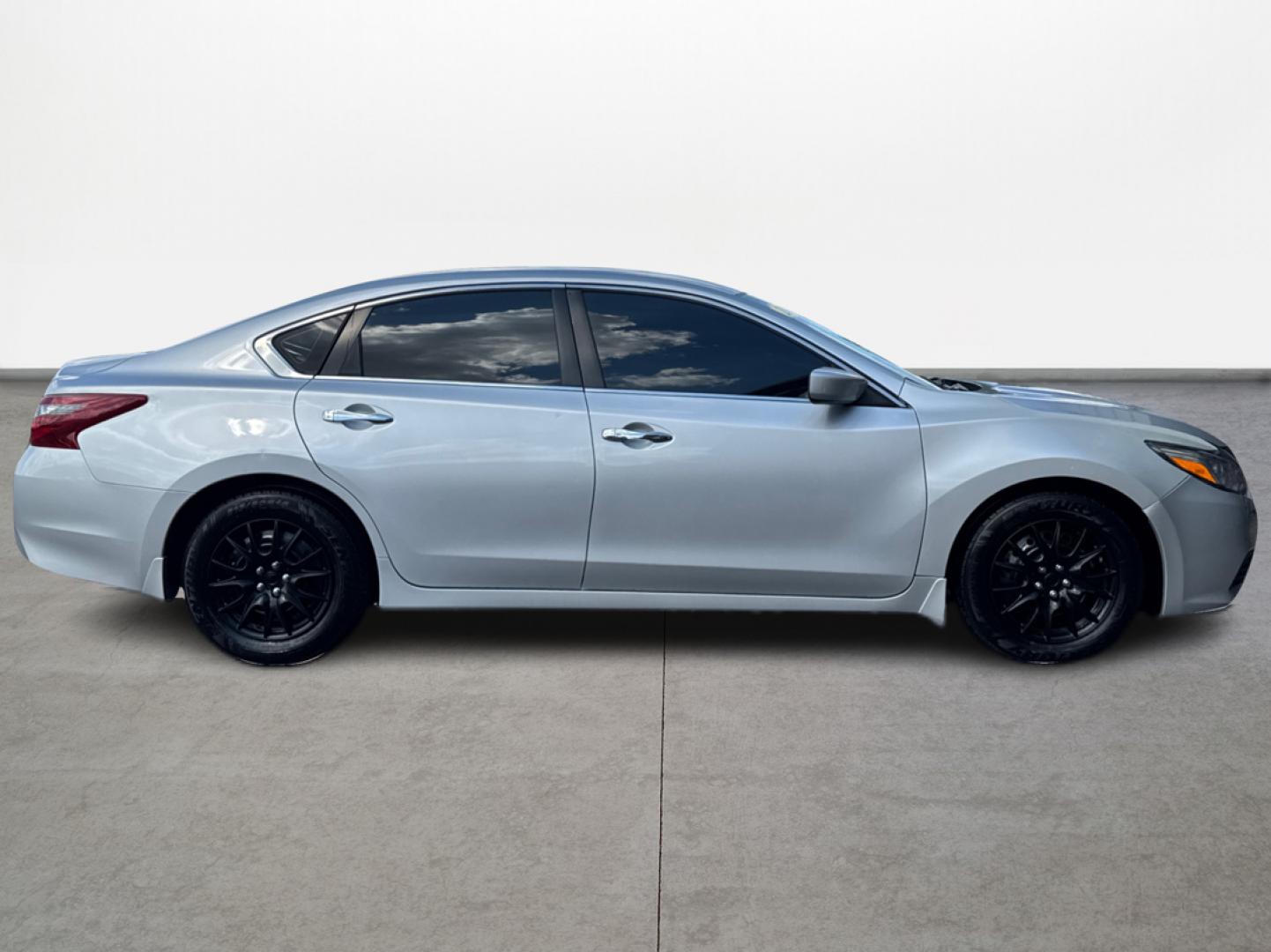 2018 Nissan Altima 2.5 (1N4AL3AP6JC) with an 2.5L L4 DOHC 16V engine, CVT transmission, located at 16710 Clay Rd., Houston, TX, 77084, (281) 859-7900, 29.834864, -95.656166 - Photo#1