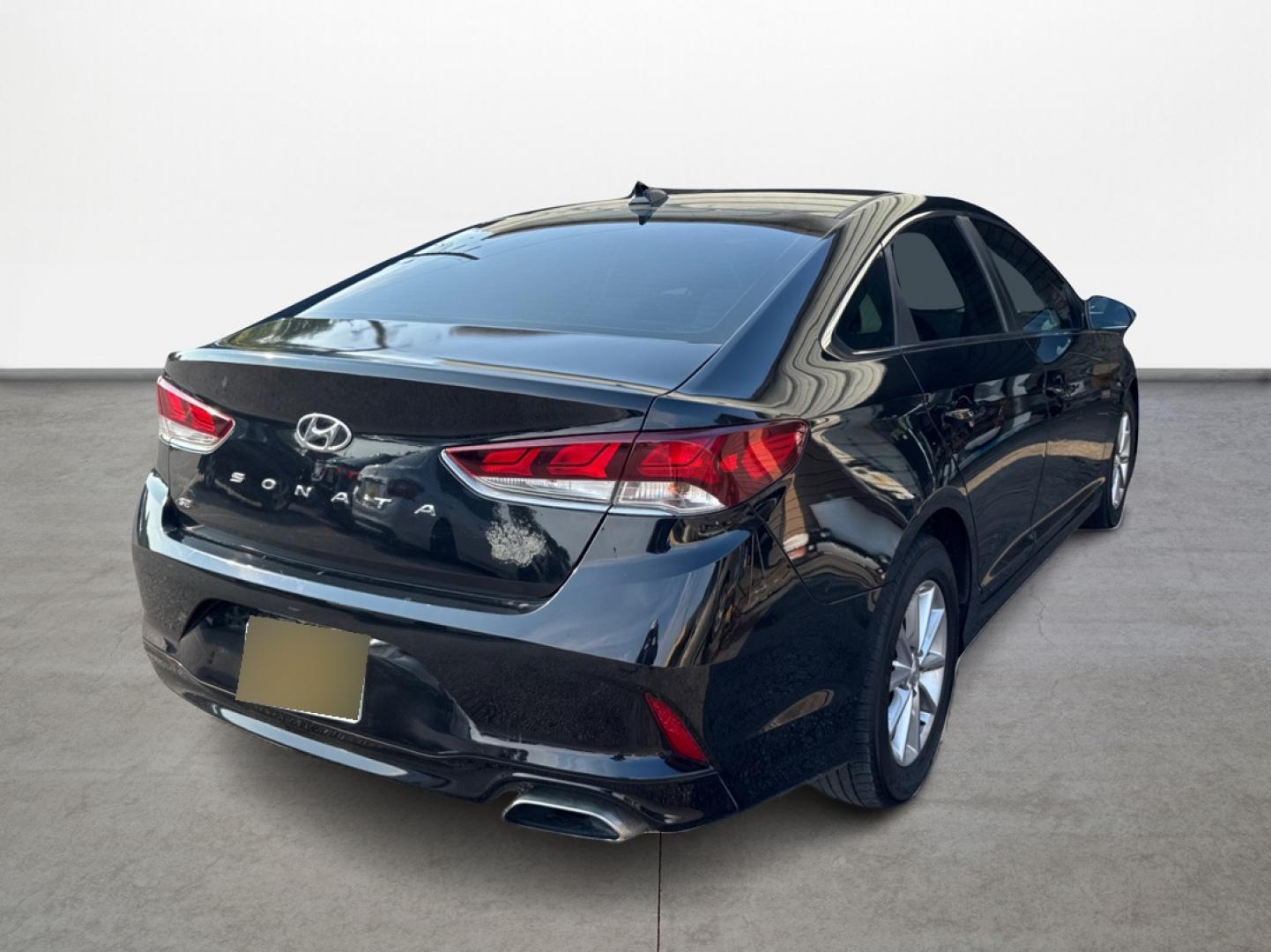 2019 Hyundai Sonata SE (5NPE24AF0KH) with an 2.4L L4 DOHC 16V engine, 7A transmission, located at 16710 Clay Rd., Houston, TX, 77084, (281) 859-7900, 29.834864, -95.656166 - Photo#1
