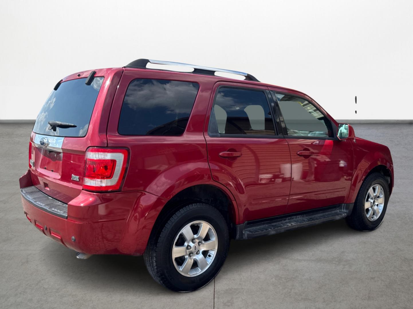 2010 Ford Escape Limited FWD (1FMCU0EG7AK) with an 3.0L V6 DOHC 24V engine, 6-Speed Automatic transmission, located at 16710 Clay Rd., Houston, TX, 77084, (281) 859-7900, 29.834864, -95.656166 - Photo#3