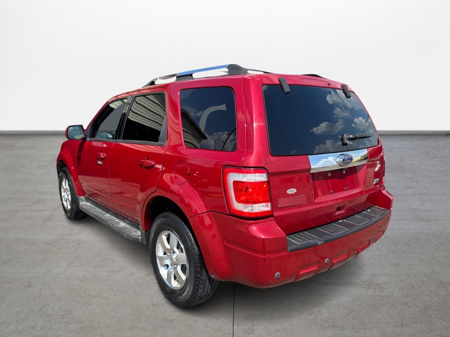 2010 Ford Escape Limited FWD (1FMCU0EG7AK) with an 3.0L V6 DOHC 24V engine, 6-Speed Automatic transmission, located at 16710 Clay Rd., Houston, TX, 77084, (281) 859-7900, 29.834864, -95.656166 - Photo#5