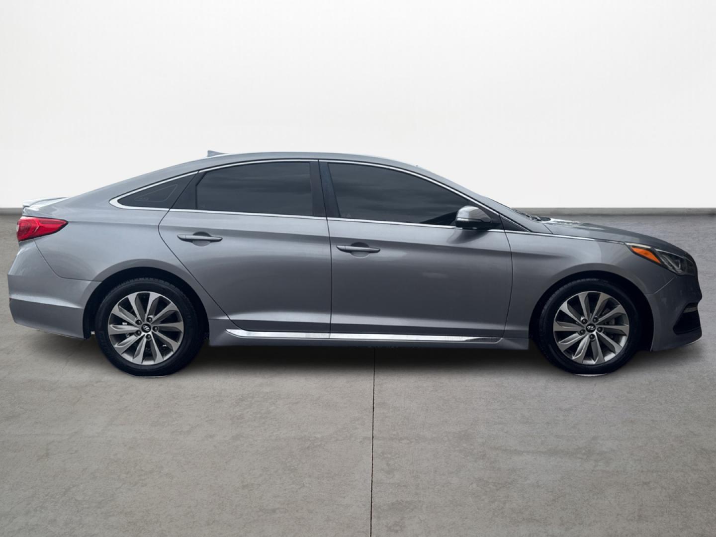 2016 Hyundai Sonata Sport (5NPE34AF5GH) with an 2.4L L4 DOHC 16V engine, 6A transmission, located at 16710 Clay Rd., Houston, TX, 77084, (281) 859-7900, 29.834864, -95.656166 - Photo#14