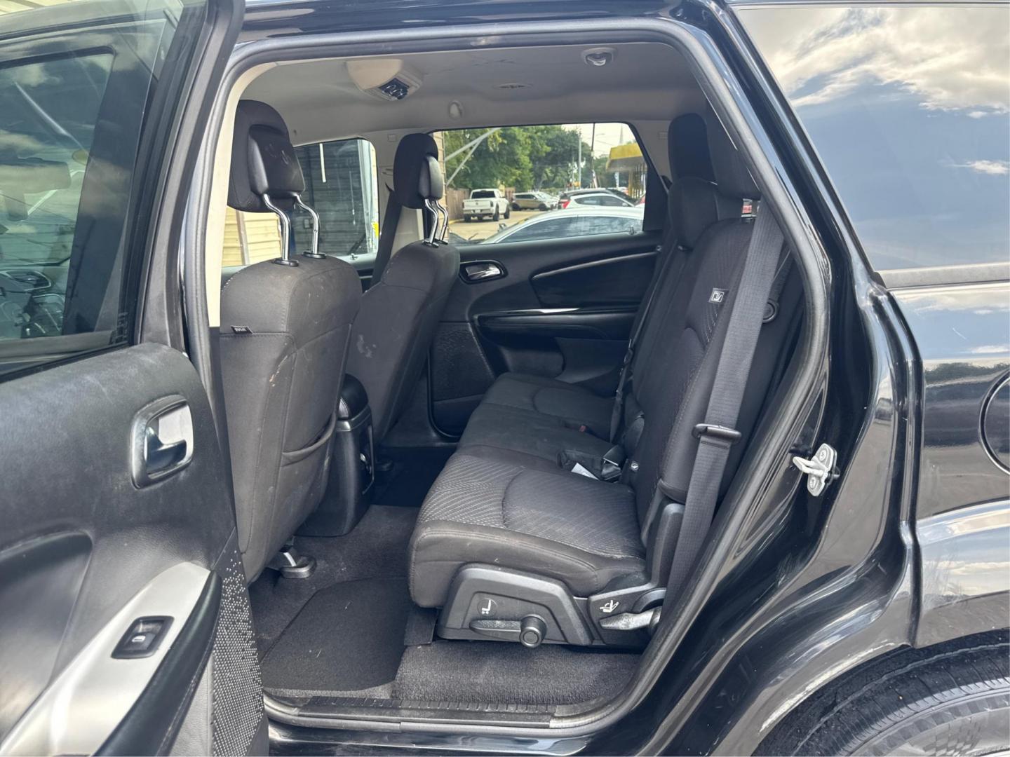 2016 Dodge Journey SE (3C4PDCAB7GT) with an 2.4L L4 DOHC 16V engine, 4A transmission, located at 16710 Clay Rd., Houston, TX, 77084, (281) 859-7900, 29.834864, -95.656166 - Photo#8