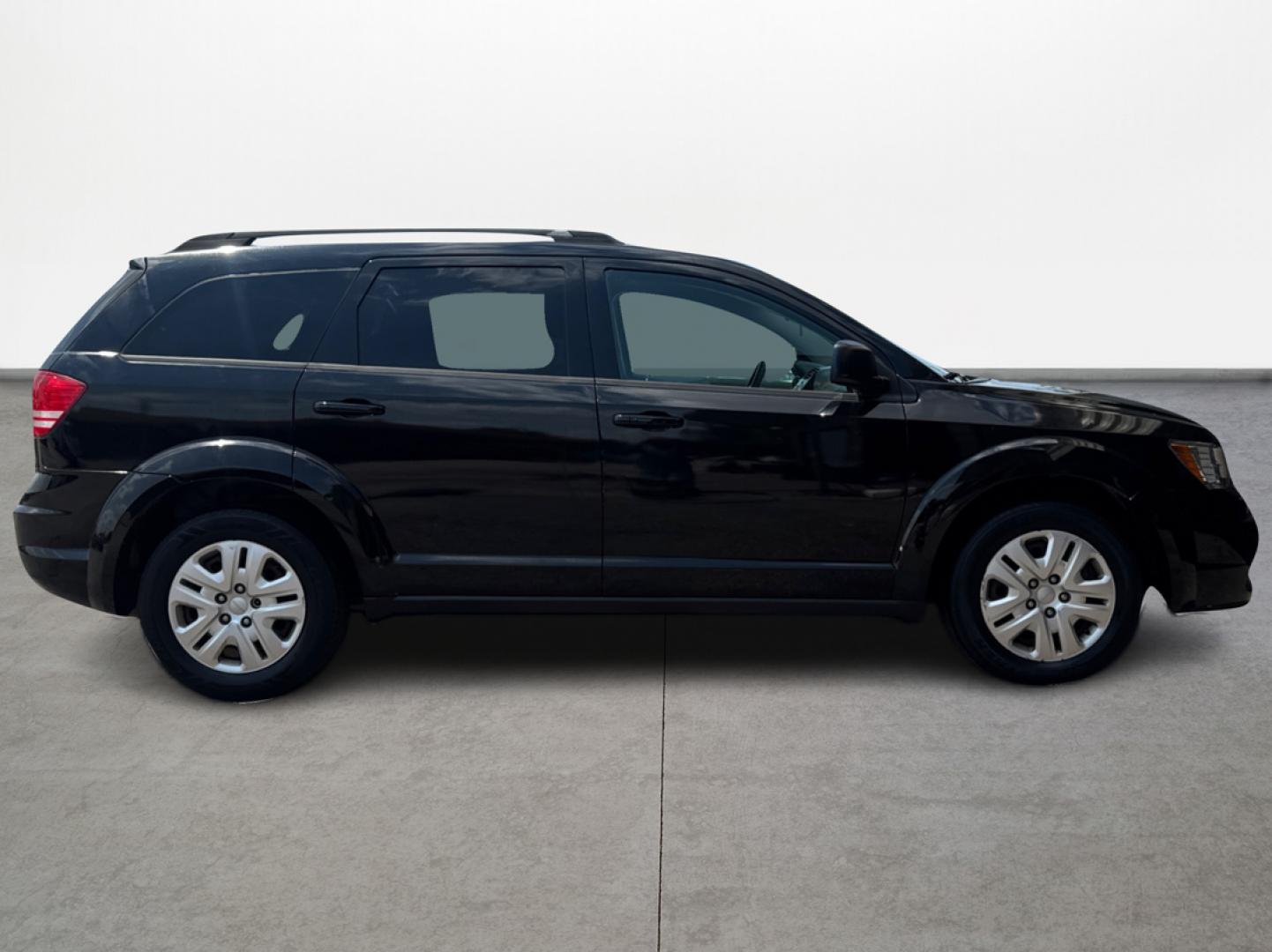 2016 Dodge Journey SE (3C4PDCAB7GT) with an 2.4L L4 DOHC 16V engine, 4A transmission, located at 16710 Clay Rd., Houston, TX, 77084, (281) 859-7900, 29.834864, -95.656166 - Photo#3