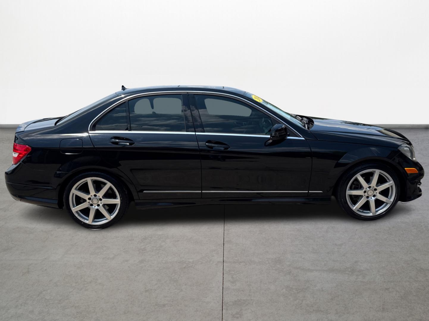 2014 Mercedes-Benz C-Class C250 Luxury Sedan (WDDGF4HBXEA) with an 3.0L V6 DOHC 16V engine, 7-Speed Automatic transmission, located at 16710 Clay Rd., Houston, TX, 77084, (281) 859-7900, 29.834864, -95.656166 - Photo#3