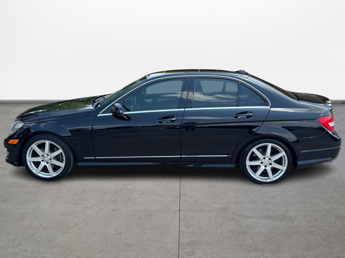 2014 Mercedes-Benz C-Class C250 Luxury Sedan (WDDGF4HBXEA) with an 3.0L V6 DOHC 16V engine, 7-Speed Automatic transmission, located at 16710 Clay Rd., Houston, TX, 77084, (281) 859-7900, 29.834864, -95.656166 - Photo#7