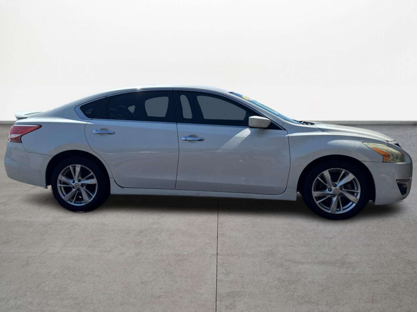 2013 Nissan Altima 2.5 S (1N4AL3AP9DN) with an 2.5L L4 DOHC 16V engine, located at 16710 Clay Rd., Houston, TX, 77084, (281) 859-7900, 29.834864, -95.656166 - Photo#3
