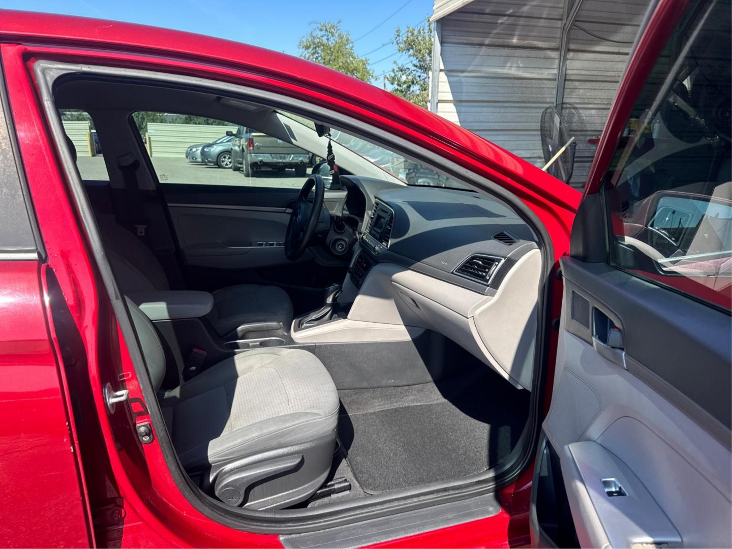 2017 Hyundai Elantra SE 6AT (KMHD74LF7HU) with an 1.8L L4 DOHC 16V engine, 6A transmission, located at 16710 Clay Rd., Houston, TX, 77084, (281) 859-7900, 29.834864, -95.656166 - Photo#10