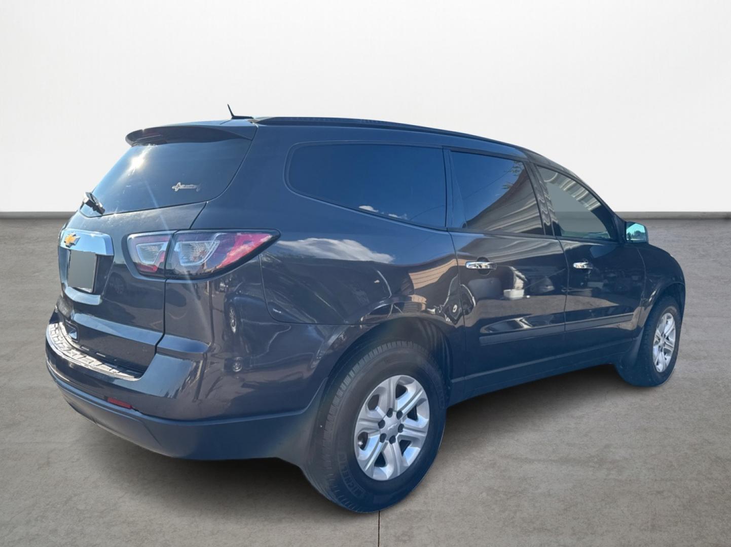 2017 Chevrolet Traverse LS FWD w/PDC (1GNKRFED7HJ) with an 3.6L V6 DOHC 24V engine, 6A transmission, located at 16710 Clay Rd., Houston, TX, 77084, (281) 859-7900, 29.834864, -95.656166 - Photo#4