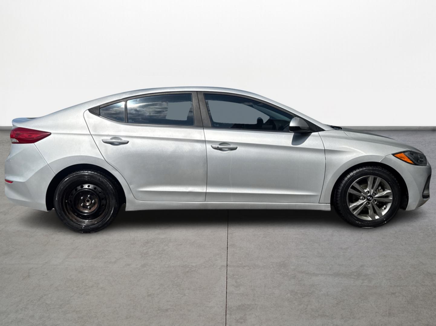 2018 Hyundai Elantra Limited (5NPD84LF1JH) with an 1.8L L4 DOHC 16V engine, 6A transmission, located at 16710 Clay Rd., Houston, TX, 77084, (281) 859-7900, 29.834864, -95.656166 - Photo#3