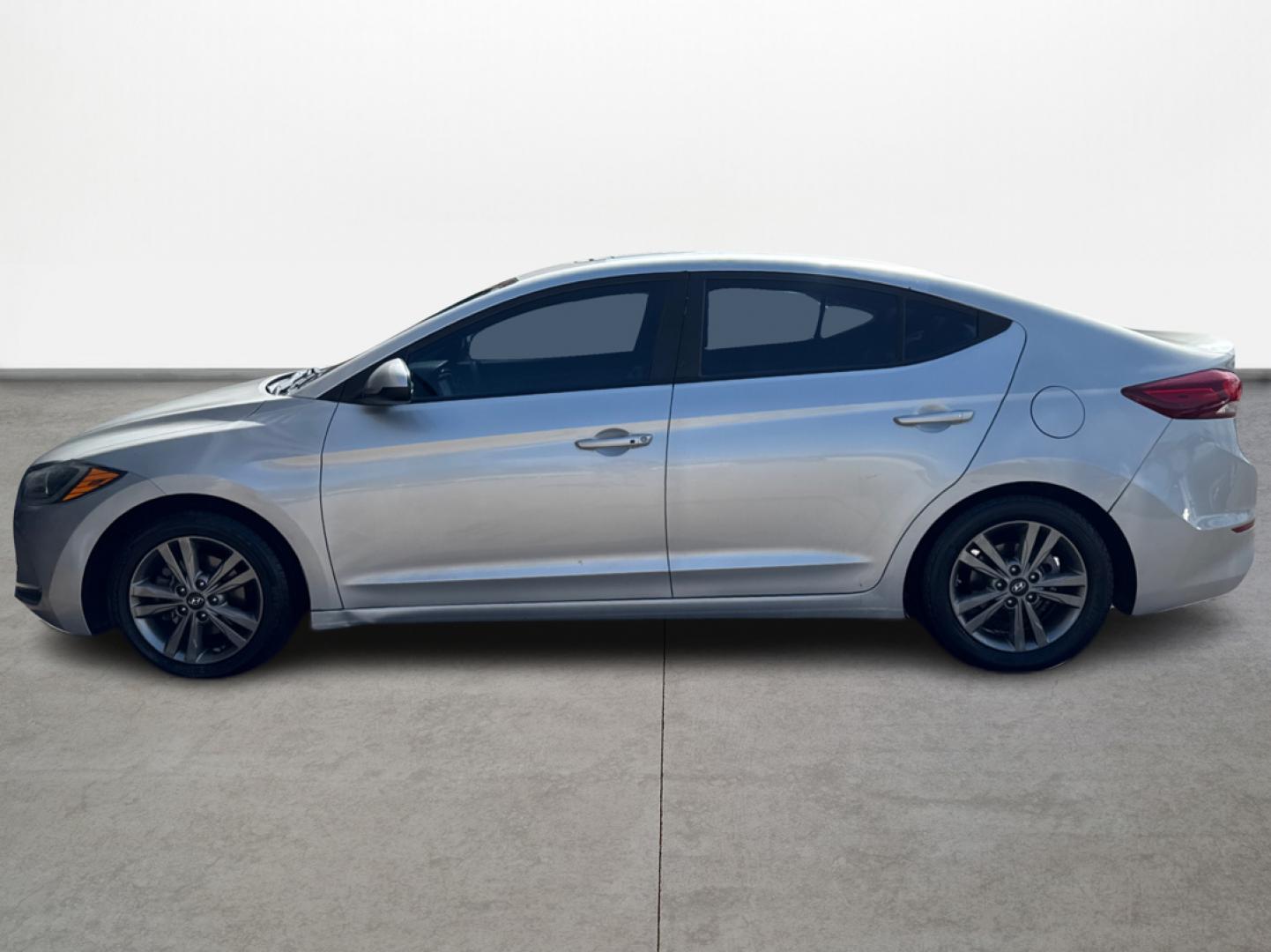 2018 Hyundai Elantra Limited (5NPD84LF1JH) with an 1.8L L4 DOHC 16V engine, 6A transmission, located at 16710 Clay Rd., Houston, TX, 77084, (281) 859-7900, 29.834864, -95.656166 - Photo#7