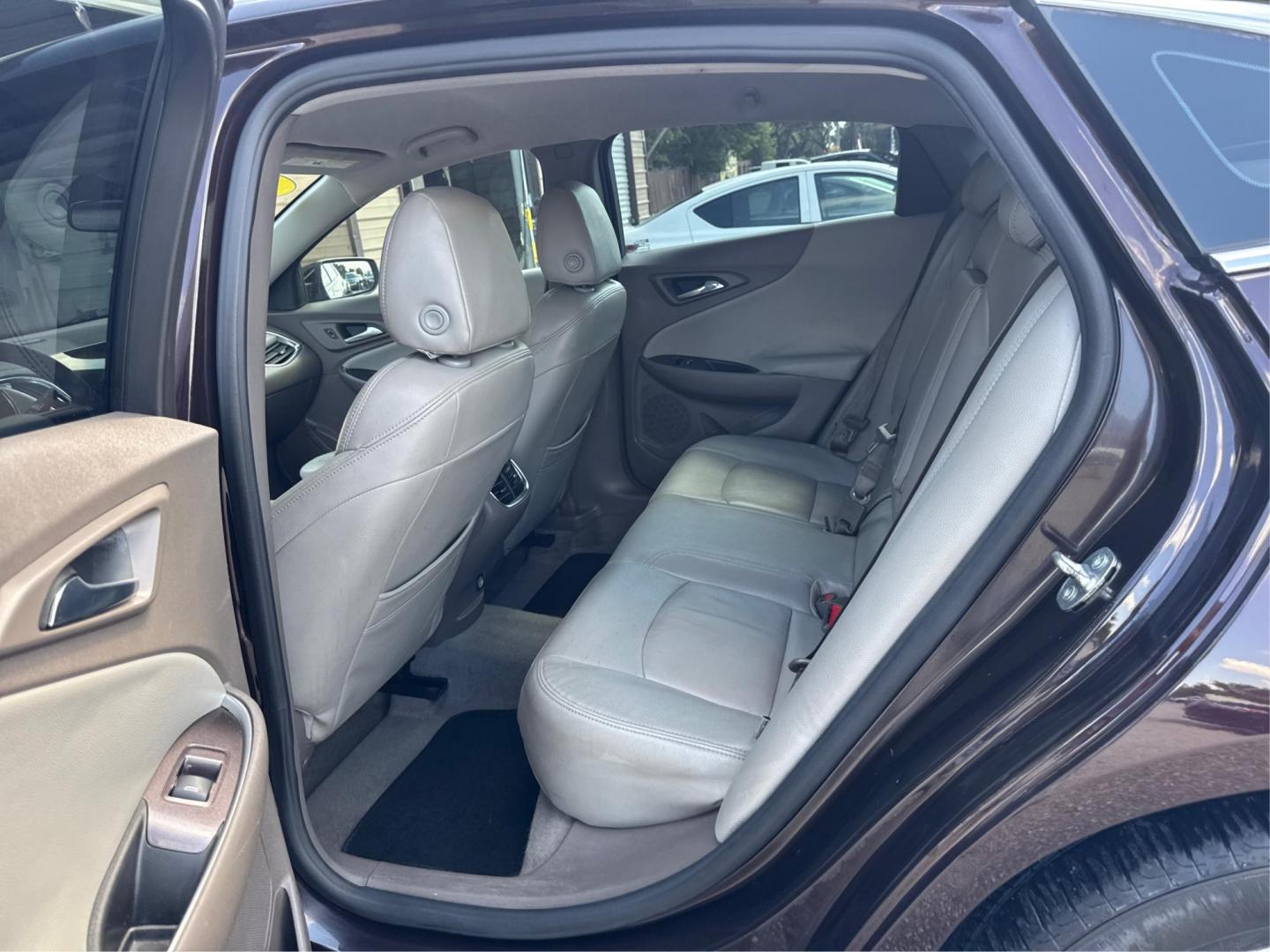 2018 Hyundai Elantra Limited (5NPD84LF1JH) with an 1.8L L4 DOHC 16V engine, 6A transmission, located at 16710 Clay Rd., Houston, TX, 77084, (281) 859-7900, 29.834864, -95.656166 - Photo#8