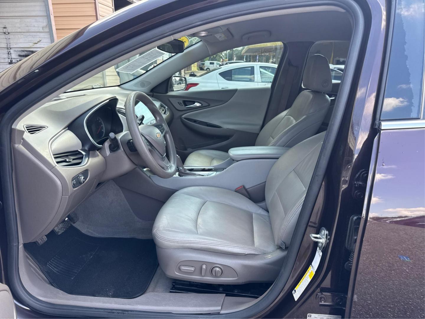 2018 Hyundai Elantra Limited (5NPD84LF1JH) with an 1.8L L4 DOHC 16V engine, 6A transmission, located at 16710 Clay Rd., Houston, TX, 77084, (281) 859-7900, 29.834864, -95.656166 - Photo#11