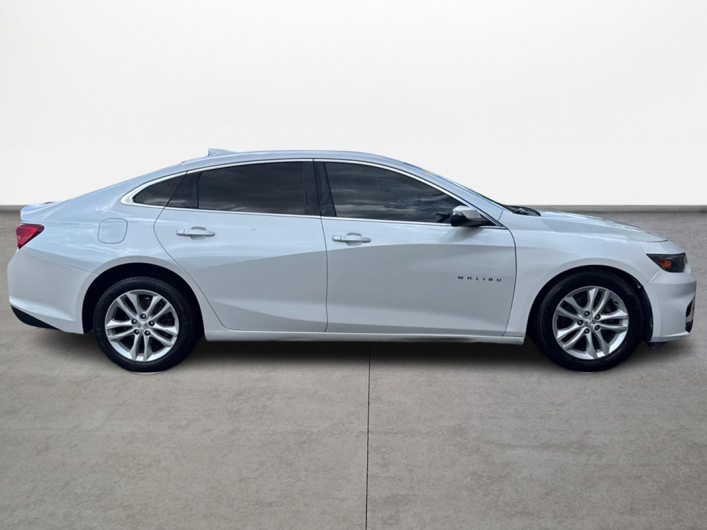 2016 Chevrolet Malibu 1LT (1G1ZE5ST2GF) with an 1.5L L4 DOHC 16V engine, 6A transmission, located at 16710 Clay Rd., Houston, TX, 77084, (281) 859-7900, 29.834864, -95.656166 - Photo#3
