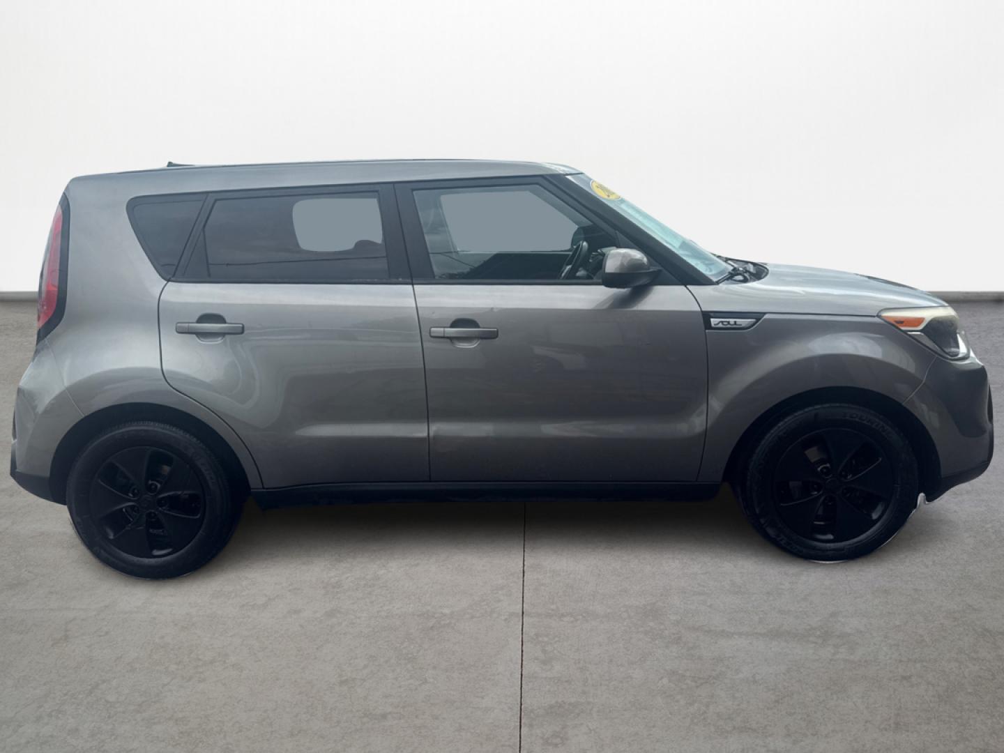 2015 Kia Soul Base (KNDJN2A20F7) with an 1.6L L4 DOHC 16V engine, located at 16710 Clay Rd., Houston, TX, 77084, (281) 859-7900, 29.834864, -95.656166 - Photo#2