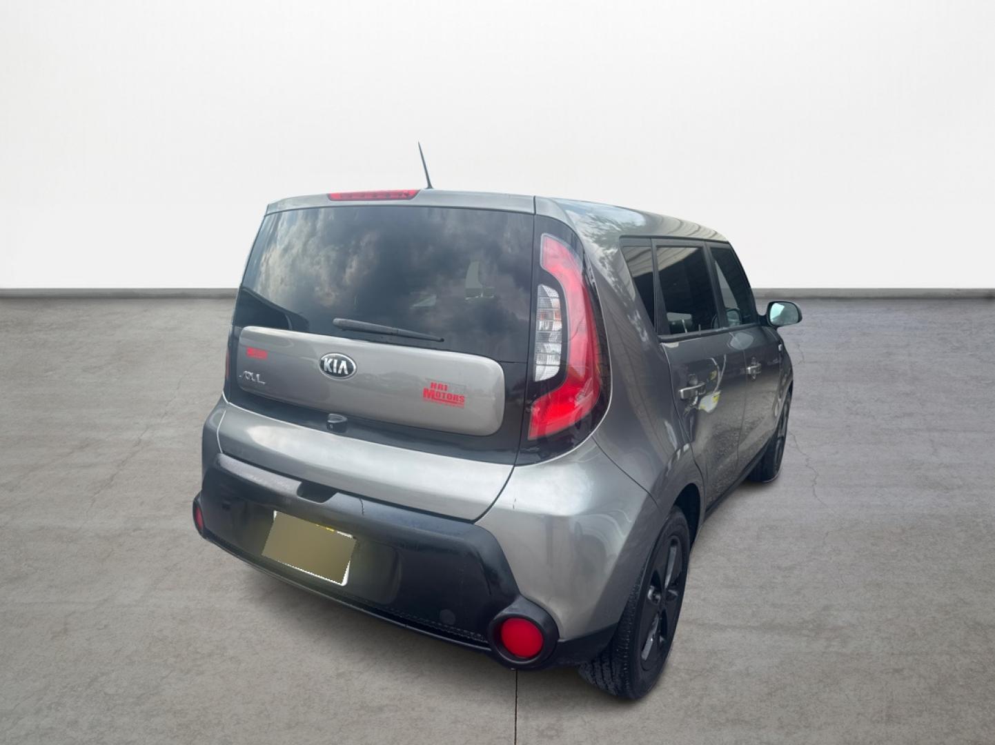 2015 Kia Soul Base (KNDJN2A20F7) with an 1.6L L4 DOHC 16V engine, located at 16710 Clay Rd., Houston, TX, 77084, (281) 859-7900, 29.834864, -95.656166 - Photo#6