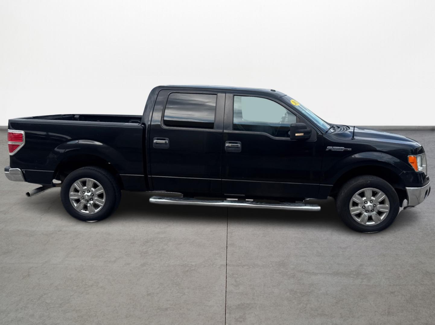 2012 Ford F-150 FX2 SuperCrew 5.5-ft. Bed 2WD (1FTFW1CF4CK) with an 5.0L V8 engine, 6-Speed Automatic transmission, located at 16710 Clay Rd., Houston, TX, 77084, (281) 859-7900, 29.834864, -95.656166 - Photo#3