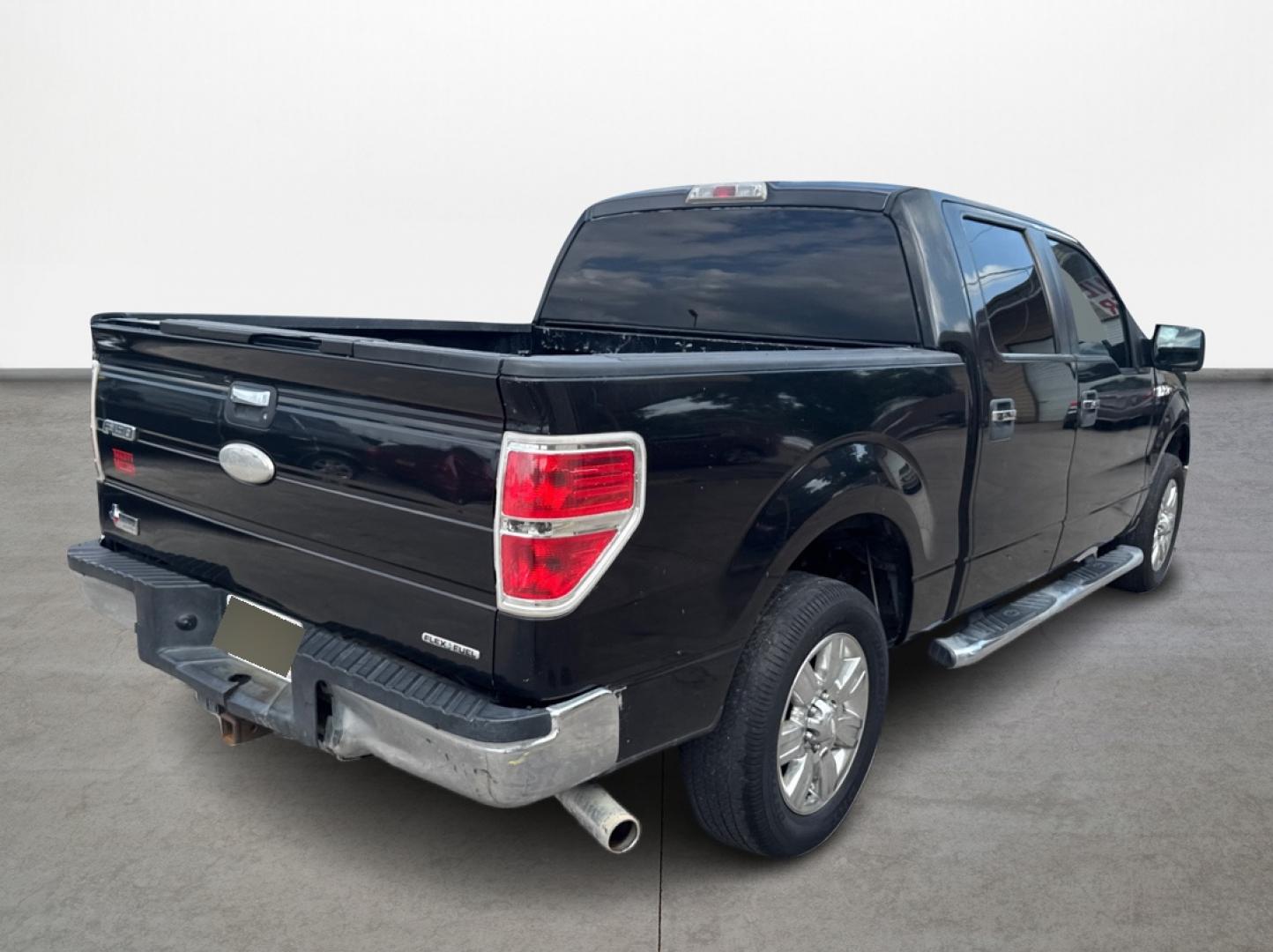 2012 Ford F-150 FX2 SuperCrew 5.5-ft. Bed 2WD (1FTFW1CF4CK) with an 5.0L V8 engine, 6-Speed Automatic transmission, located at 16710 Clay Rd., Houston, TX, 77084, (281) 859-7900, 29.834864, -95.656166 - Photo#4