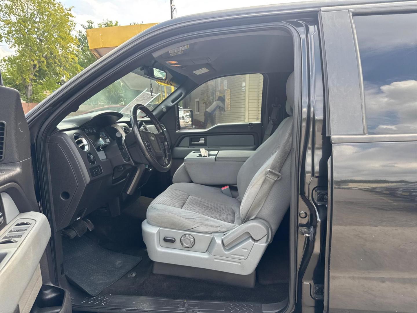 2012 Ford F-150 FX2 SuperCrew 5.5-ft. Bed 2WD (1FTFW1CF4CK) with an 5.0L V8 engine, 6-Speed Automatic transmission, located at 16710 Clay Rd., Houston, TX, 77084, (281) 859-7900, 29.834864, -95.656166 - Photo#8