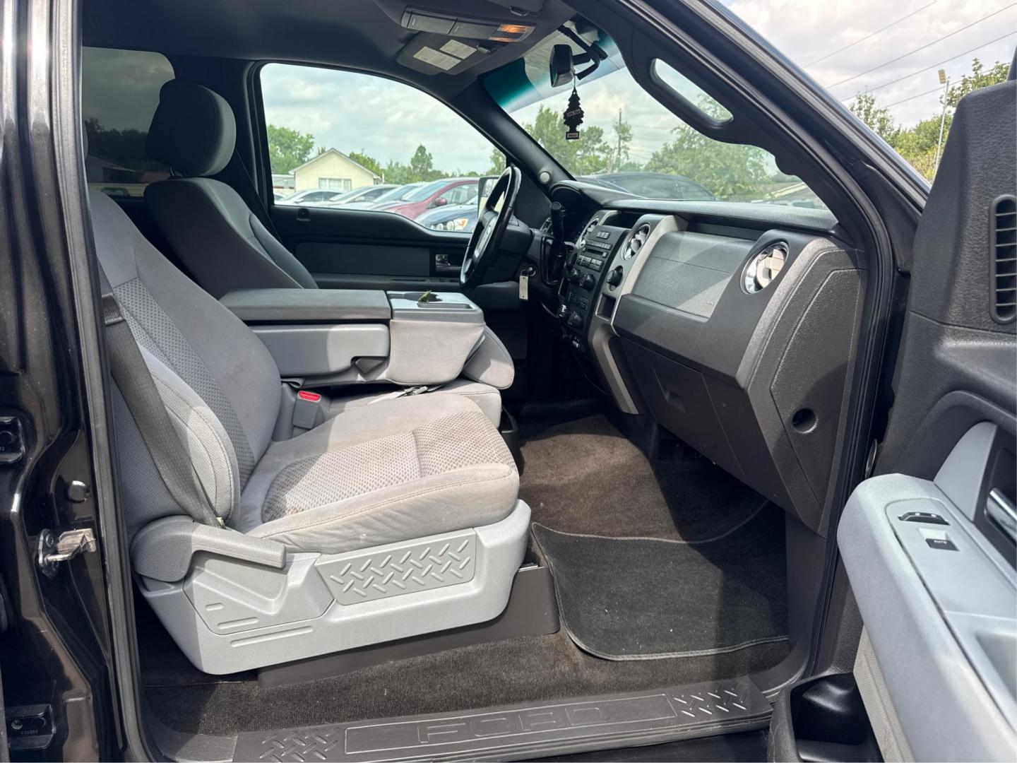 2012 Ford F-150 FX2 SuperCrew 5.5-ft. Bed 2WD (1FTFW1CF4CK) with an 5.0L V8 engine, 6-Speed Automatic transmission, located at 16710 Clay Rd., Houston, TX, 77084, (281) 859-7900, 29.834864, -95.656166 - Photo#11
